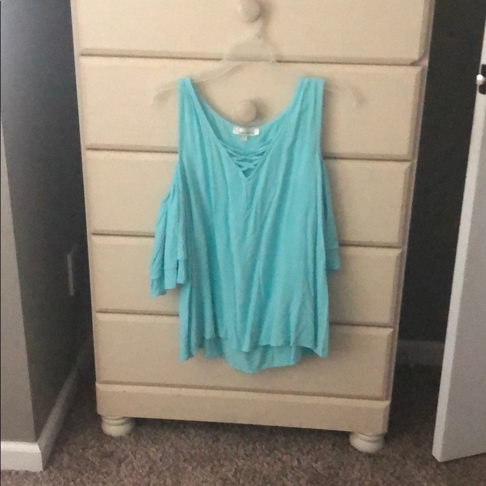 Cute cold shoulder top.